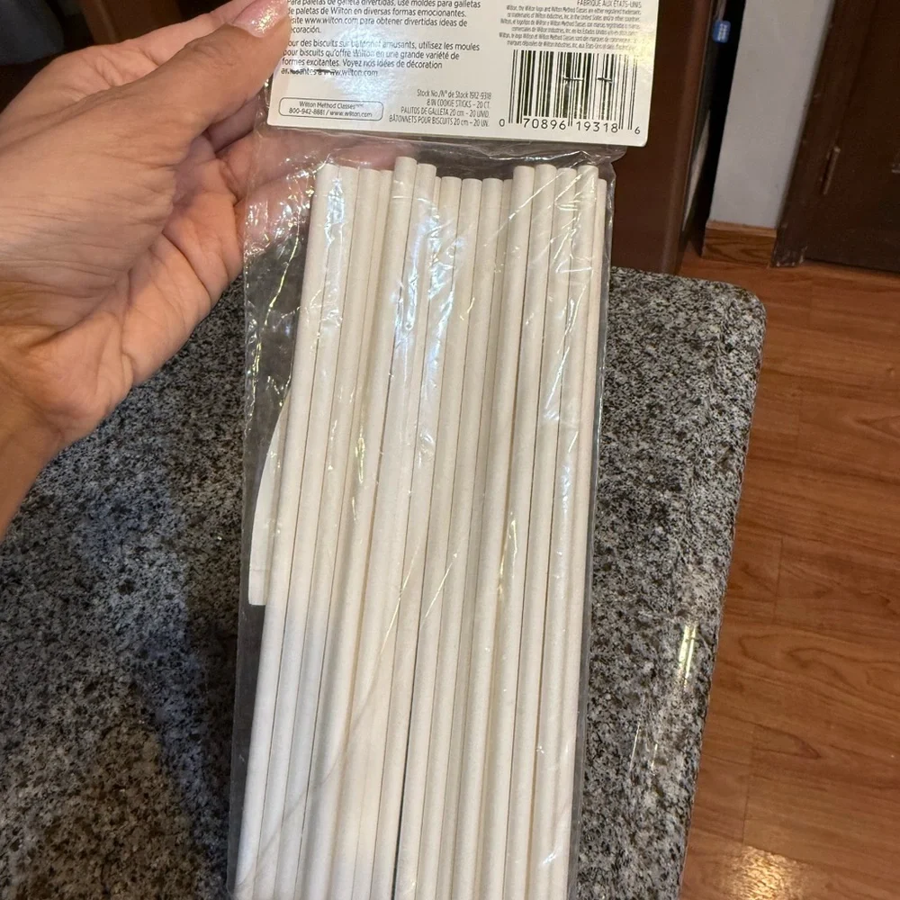 Wilton White Cookie Sticks - 20 Count for Cake Pops & Dessert Picks
